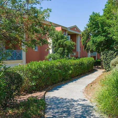 Апарт-отель Lagrange Le Domaine Des Grands Pins 2*