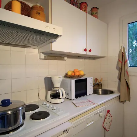 Lagrange Le Domaine Des Grands Pins 2*